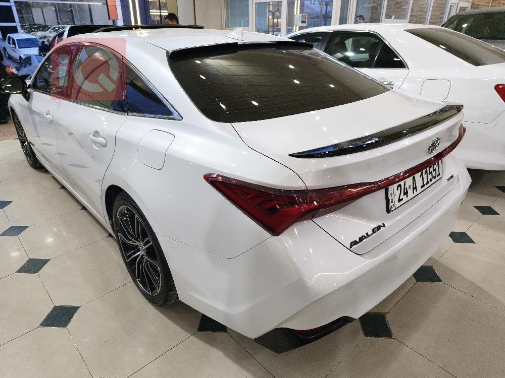 تويوتا أفالون